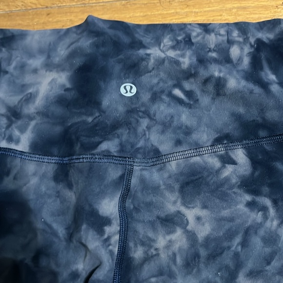 Lulu Lemon Tie Dye bundle Leggings and Shorts , Size- 10! EUC - Picture 3 of 10